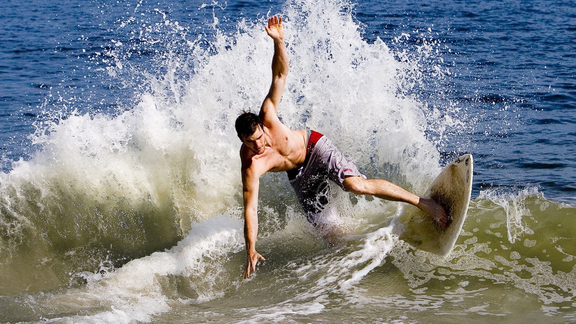 远射“天外飞仙”：那些令人震惊的欧冠长距离射门，欧洲杯中场远射